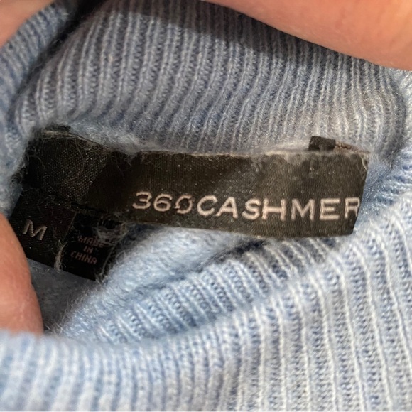 360 Cashmere Women Light Blue Cashmere Turtleneck Sweater Sz M Luxe Soft Warm - Picture 12 of 14